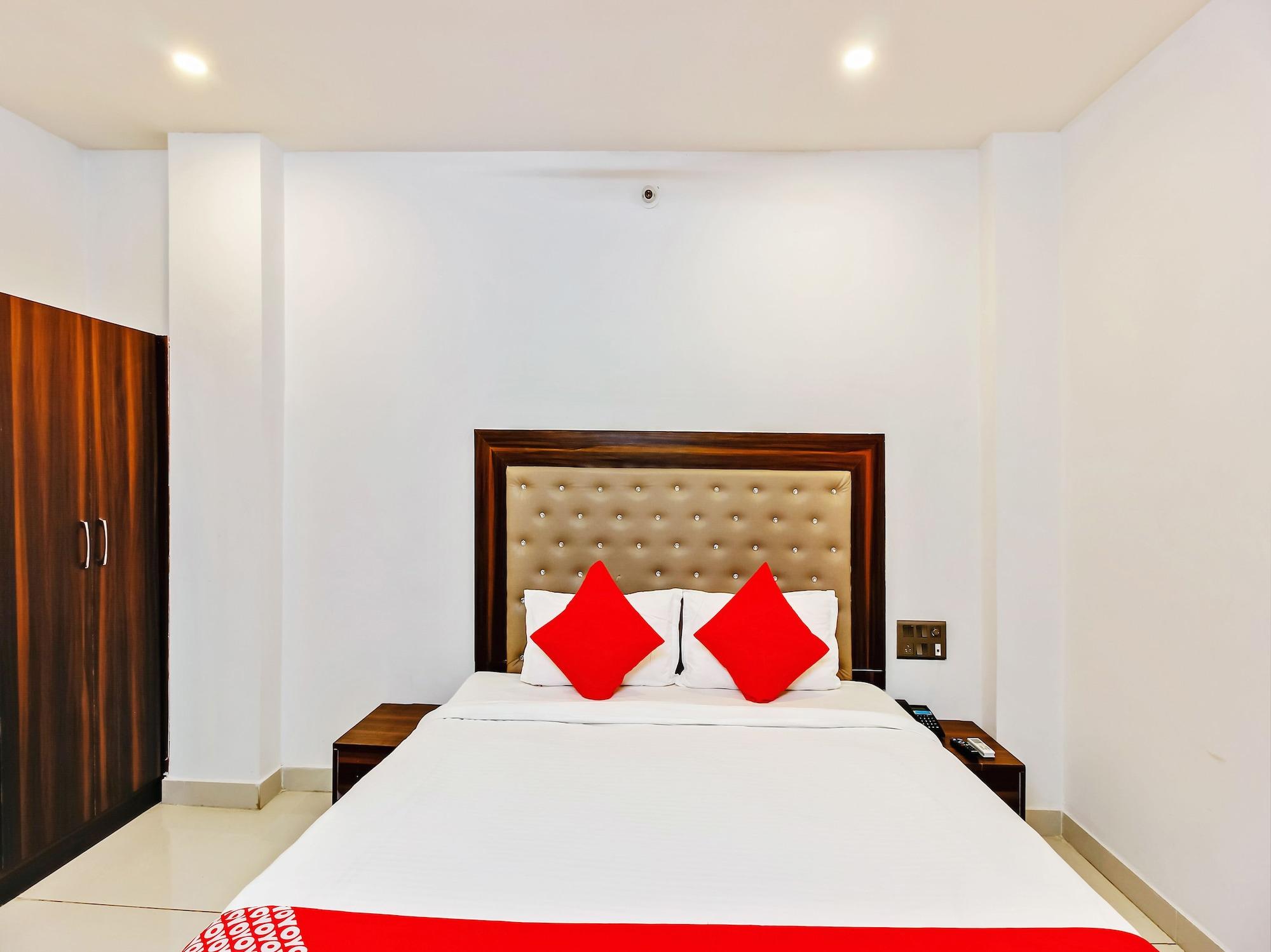 Oyo 29131 Hotel Mn Grand Samsabad Kültér fotó