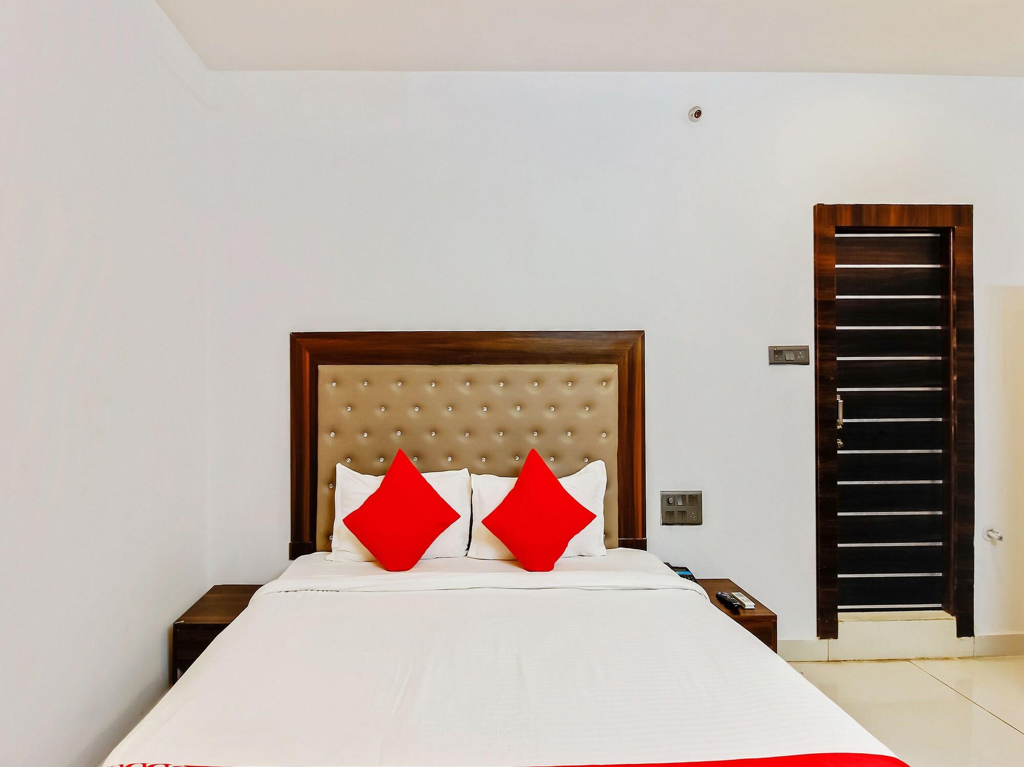 Oyo 29131 Hotel Mn Grand Samsabad Kültér fotó