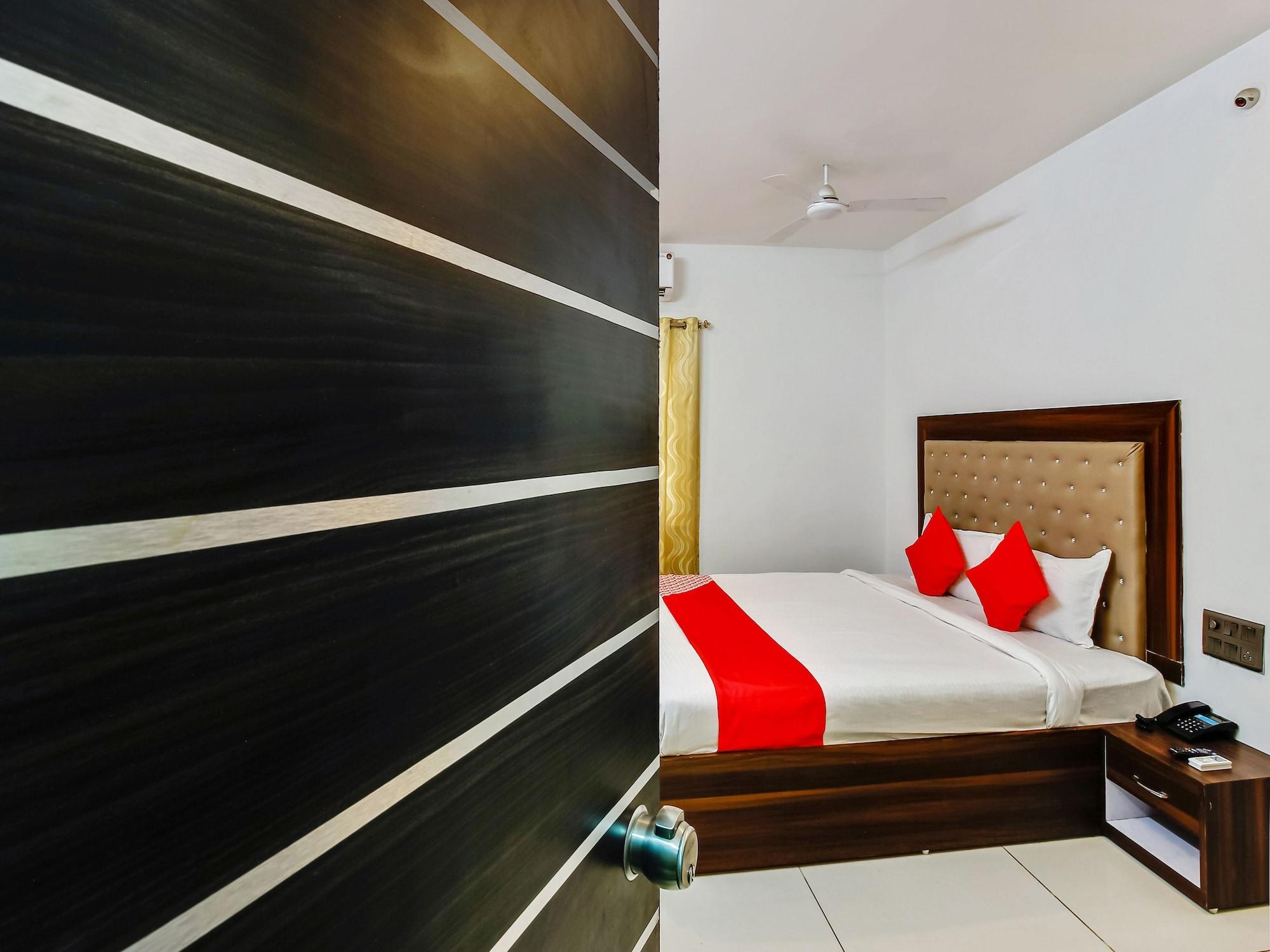 Oyo 29131 Hotel Mn Grand Samsabad Kültér fotó