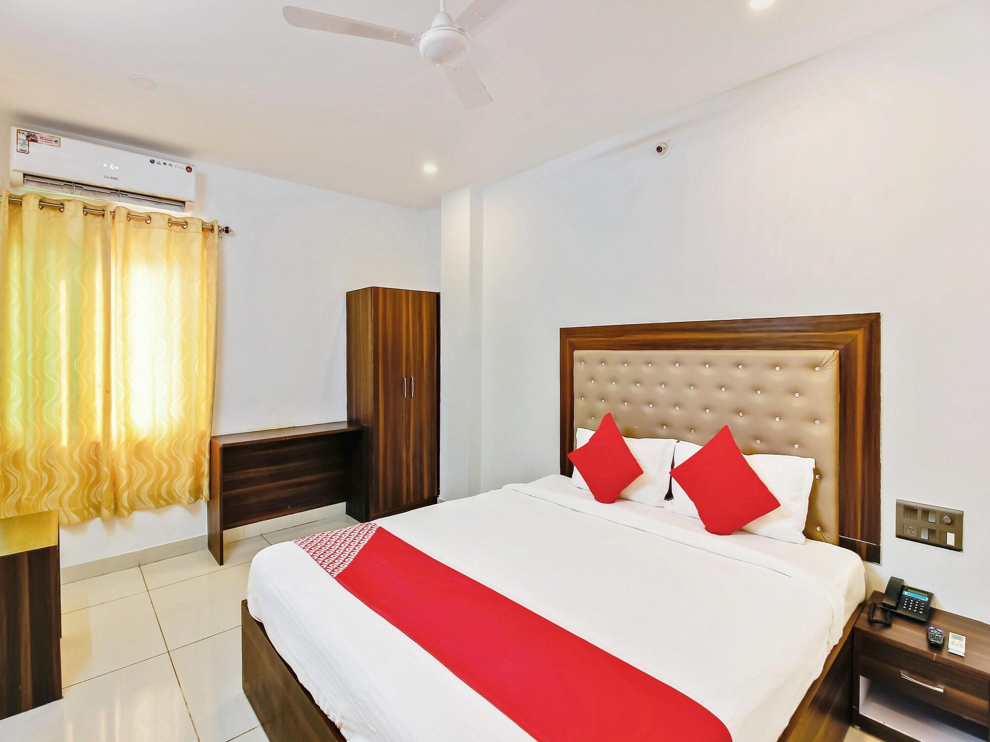 Oyo 29131 Hotel Mn Grand Samsabad Kültér fotó