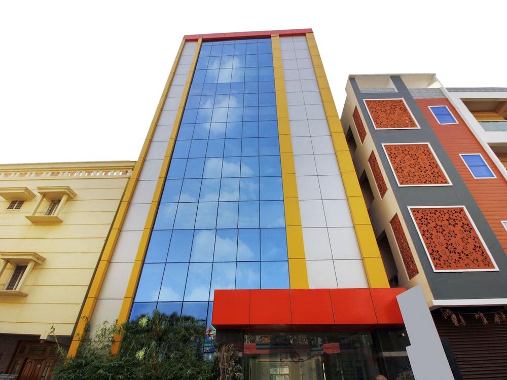 Oyo 29131 Hotel Mn Grand Samsabad Kültér fotó